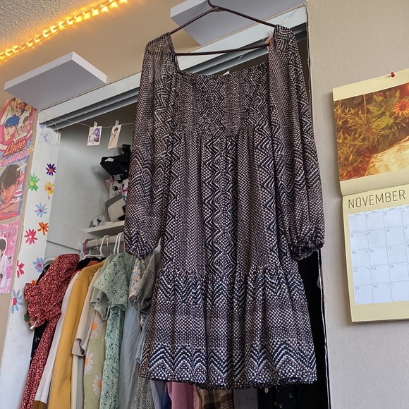 ✨NEW JUST TAYLOR SHEER SLEEVE DRESS ✨ - Picture 4 of 4